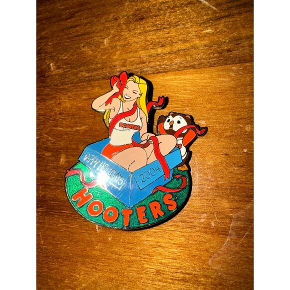 2 Hooters holiday Pins Christmas Happy holidays and Valentines - Picture 2 of 8